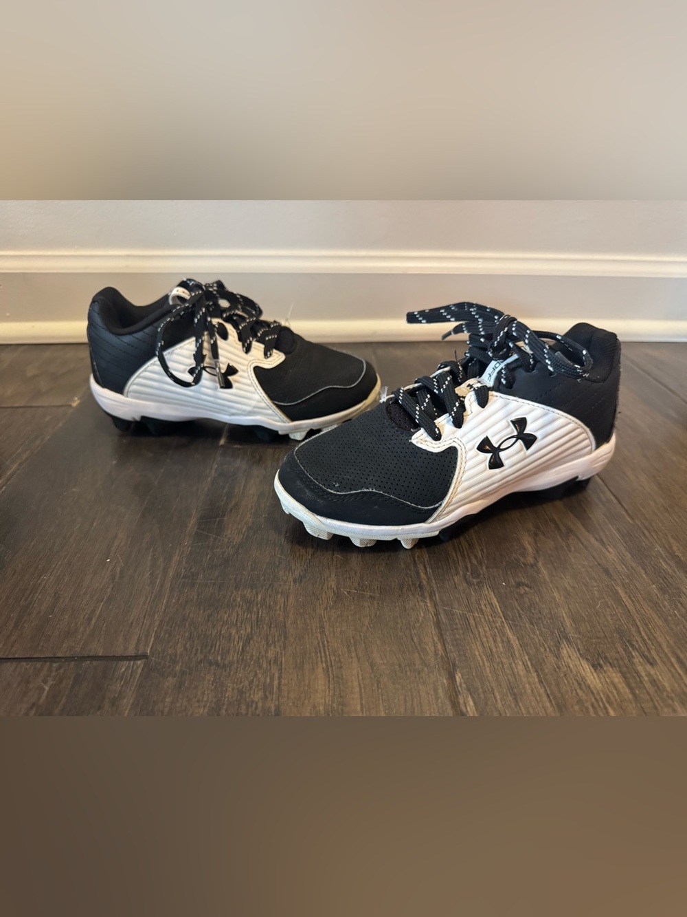 Under Armour Leadoff Kids' Black and White Cleats